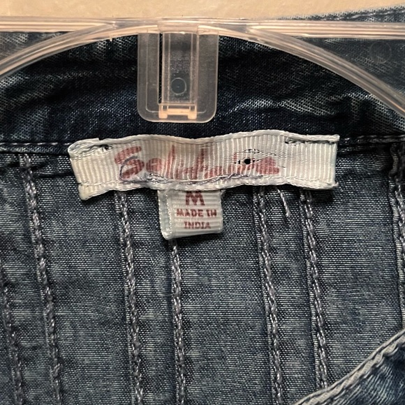 SOLITAIRE Women’s Short Sleeve Denim Top. Sz M. - Picture 3 of 3